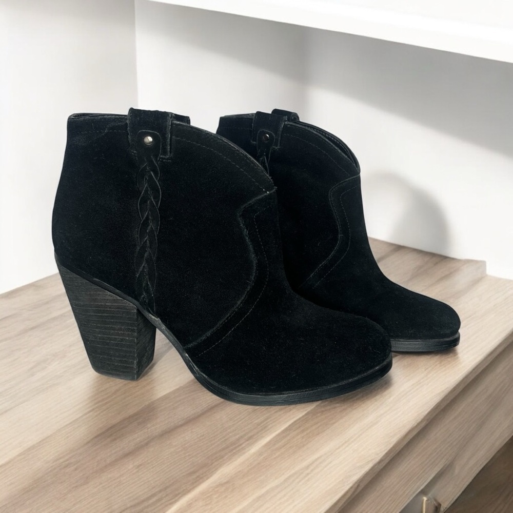Vince Camuto Women's Size 7.5 M Western Style Black Suede Hudson Heeled Bootie